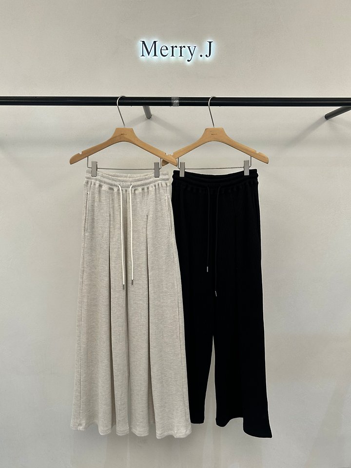 Waffle Sweatshirt + Waffle Box-Pleated Pants by Merry J for Women - view 5