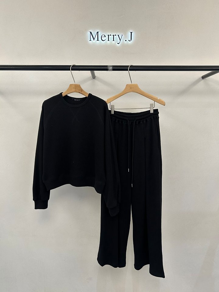 Waffle Sweatshirt + Waffle Box-Pleated Pants by Merry J for Women - view 7
