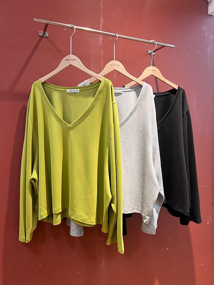 Flow V Sweatshirt by The Fine.b for Women - view 6