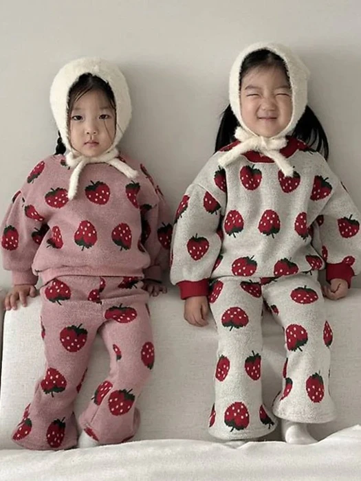 Strawberry Bootcut Pants Set (Double Fleece) Strawberry Bootcut Pants Set (Double Fleece) by Moran for Child - catalog view