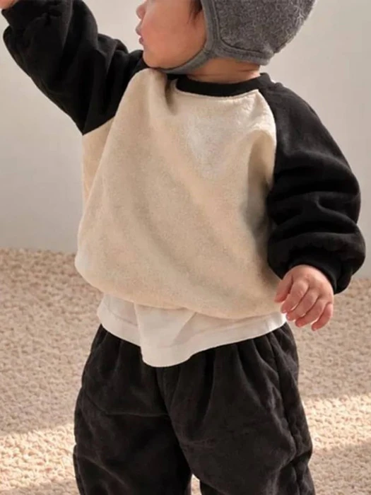 Colorblock Raglan Sweatshirt Colorblock Raglan Sweatshirt by Guru Guru for Baby - catalog view