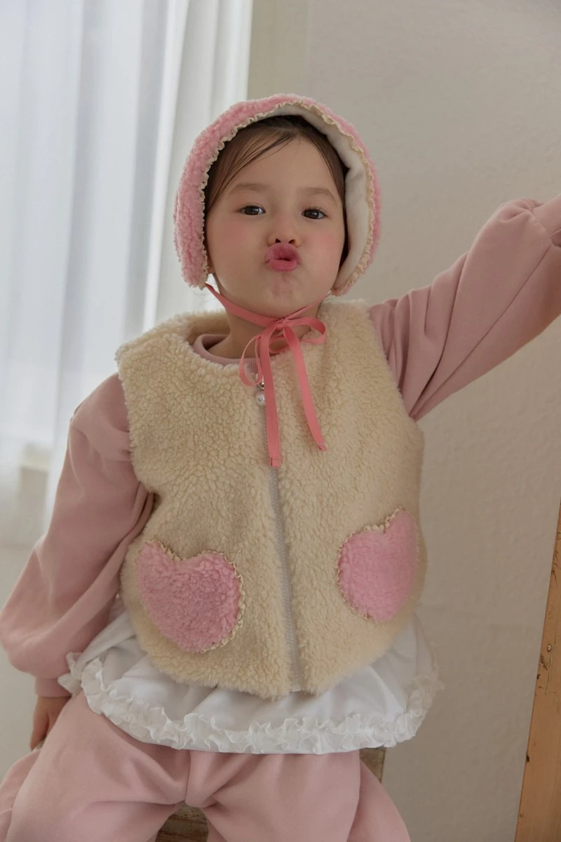 Monggle Fur Vest + Warmer Set by Berry Berry for Child - view 4