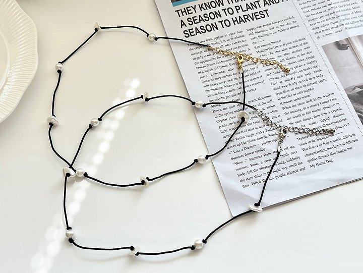 Point Pawbe Pearl Necklace by Eeiitt for Women - view 1