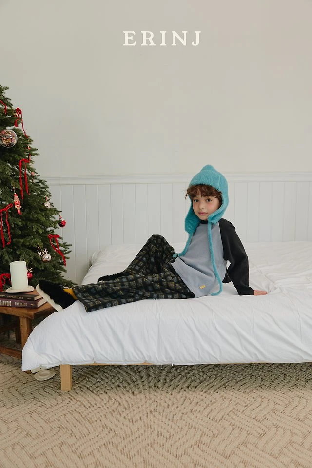Tail Stretch Raglan Tee by Erin J for Child - view 5