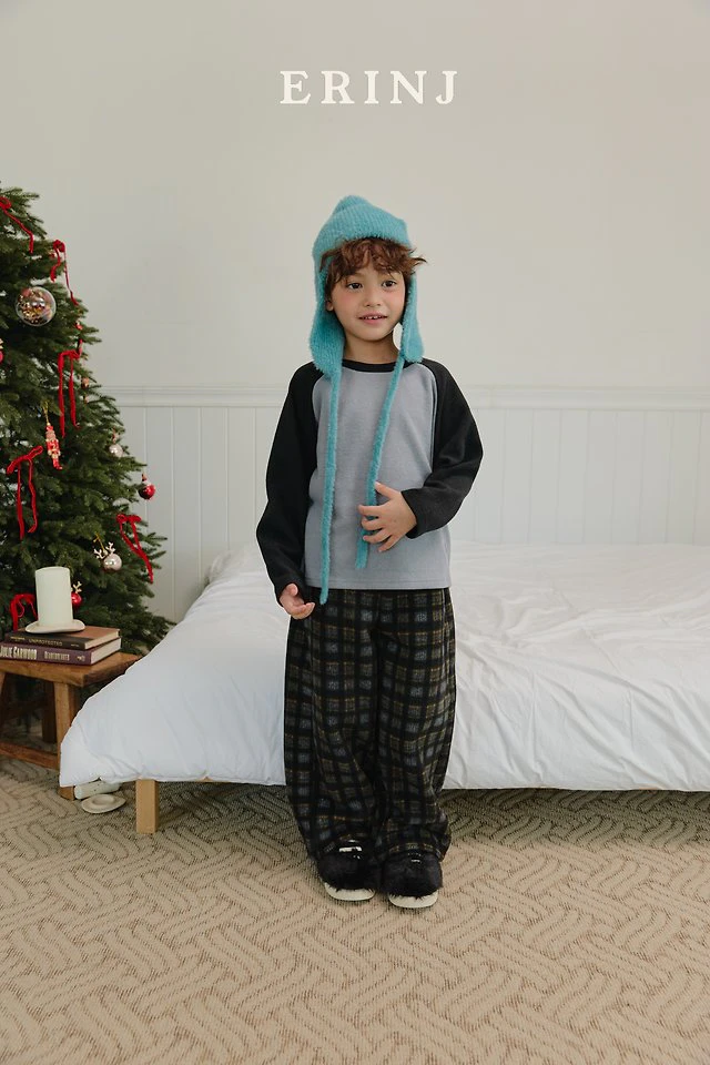 Tail Stretch Raglan Tee by Erin J for Child - view 7