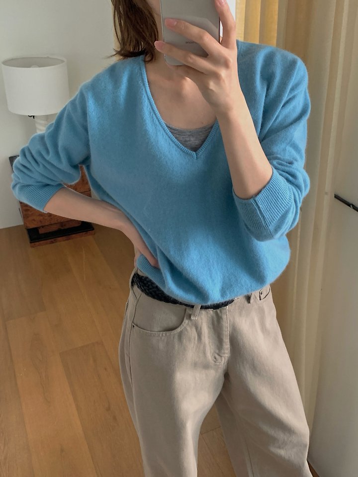 Raccoon Wool V-Neck Knit by Pomelo for Women - view 12