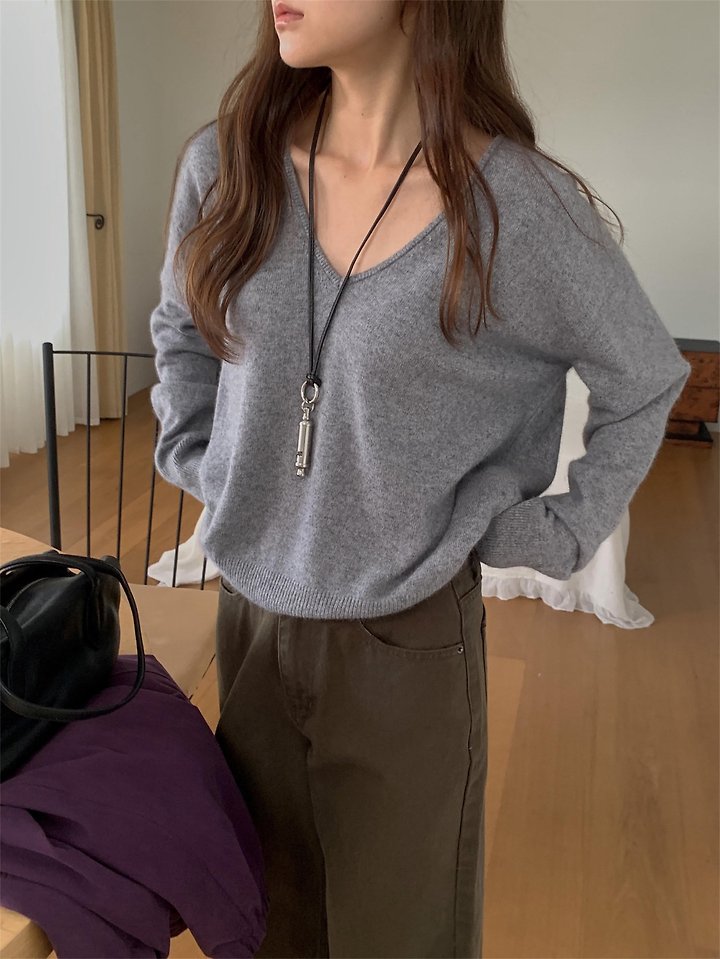 Raccoon Wool V-Neck Knit by Pomelo for Women - view 2