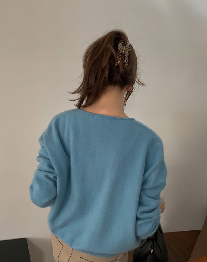 Raccoon Wool V-Neck Knit by Pomelo for Women - view 11