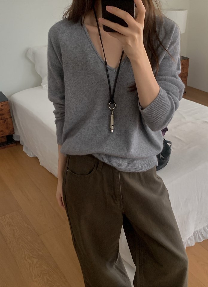 Raccoon Wool V-Neck Knit by Pomelo for Women - view 3