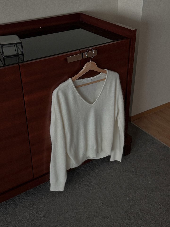 Raccoon Wool V-Neck Knit by Pomelo for Women - view 7