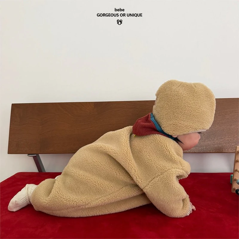 Bebe Chichi Fur Suit Hat Set by Go;u for Baby - view 5